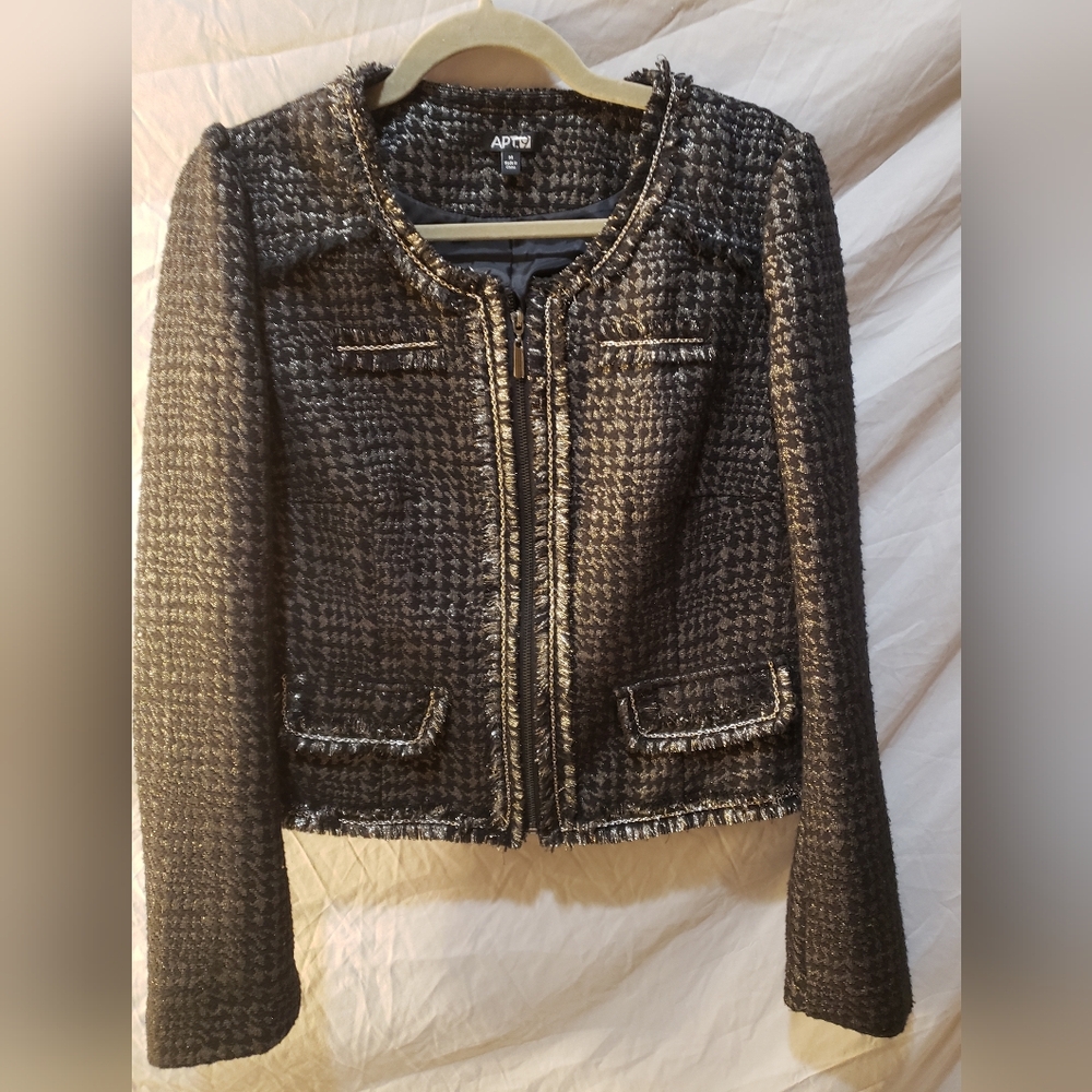 Stunning APT.9 Black Herringbone Unfinished Edges Zipper Crop Jacket Medium. EUC